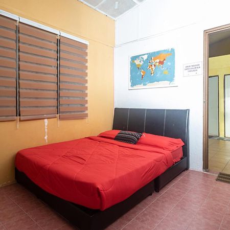 Aiza Homestay Opposite Abang Strawberry Taman Sedia Tanah Rata Exteriér fotografie