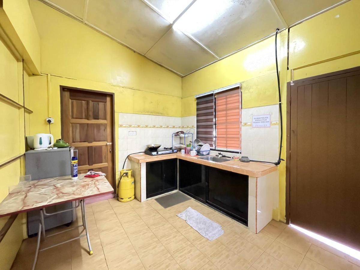 Aiza Homestay Opposite Abang Strawberry Taman Sedia Tanah Rata Exteriér fotografie