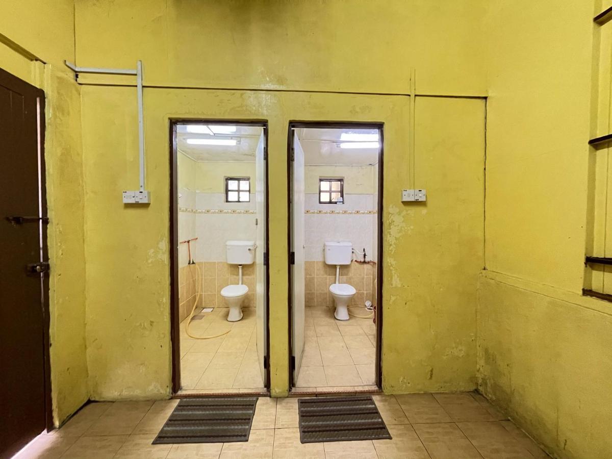 Aiza Homestay Opposite Abang Strawberry Taman Sedia Tanah Rata Exteriér fotografie