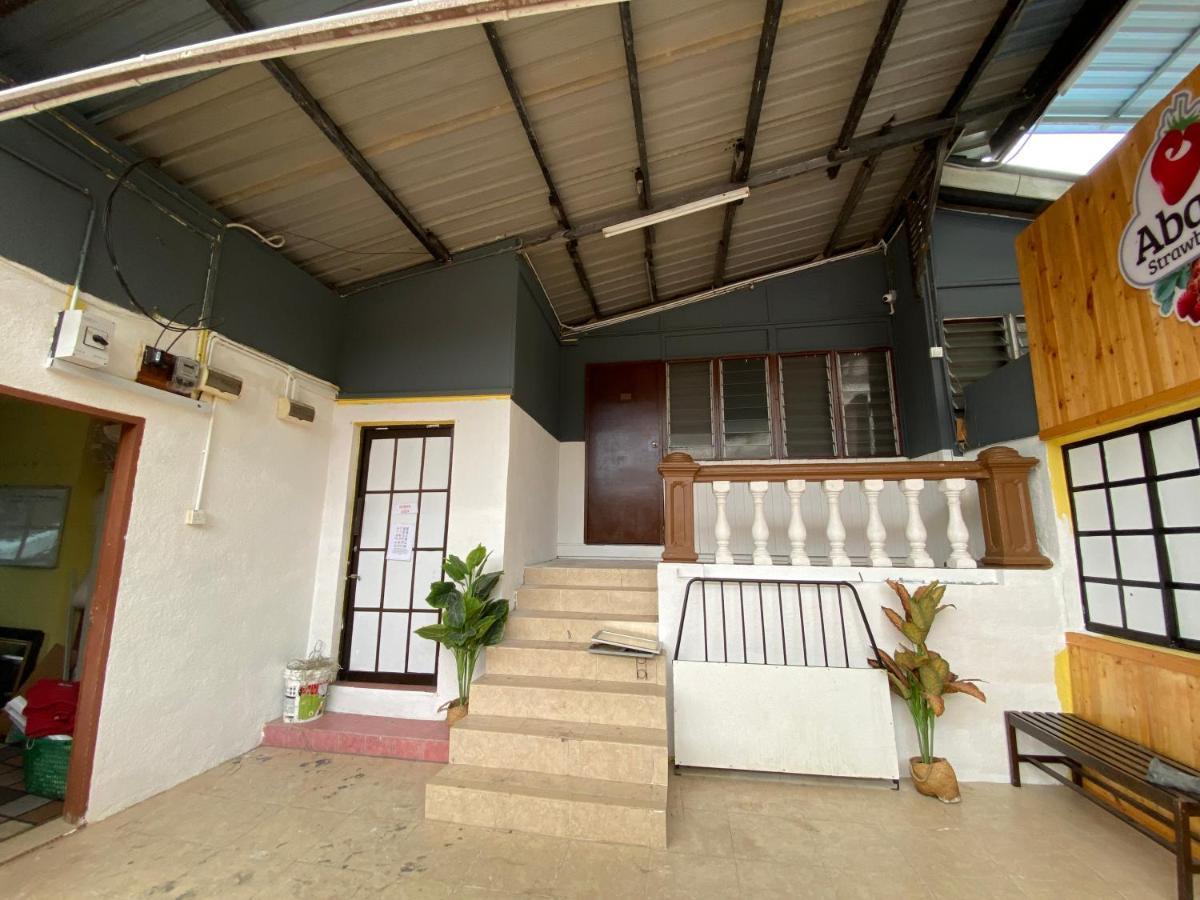 Aiza Homestay Opposite Abang Strawberry Taman Sedia Tanah Rata Exteriér fotografie