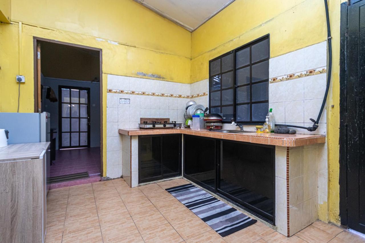 Aiza Homestay Opposite Abang Strawberry Taman Sedia Tanah Rata Exteriér fotografie