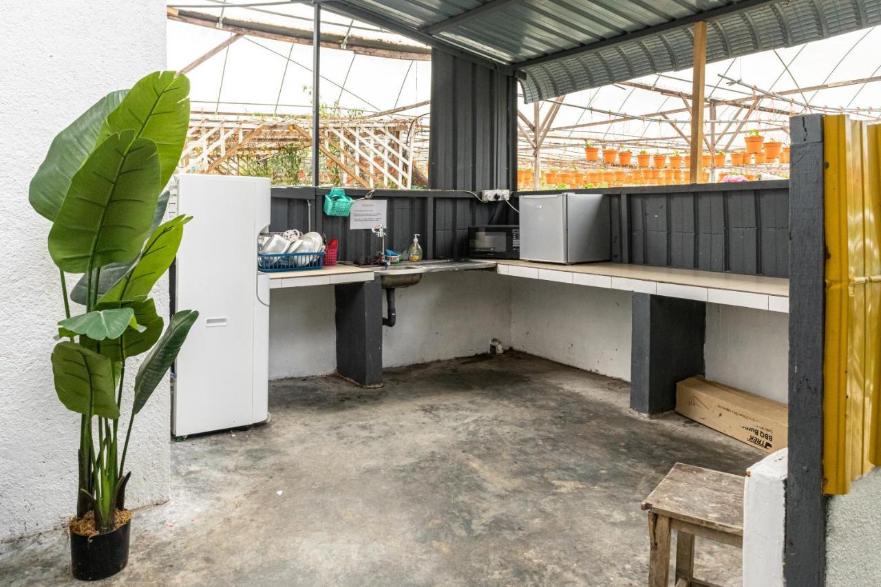 Aiza Homestay Opposite Abang Strawberry Taman Sedia Tanah Rata Exteriér fotografie