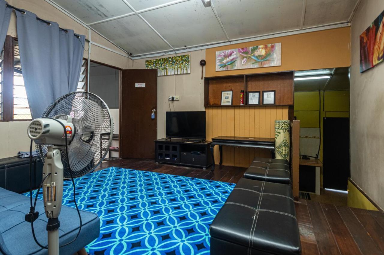 Aiza Homestay Opposite Abang Strawberry Taman Sedia Tanah Rata Exteriér fotografie