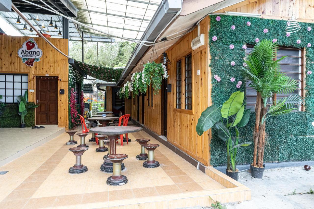 Aiza Homestay Opposite Abang Strawberry Taman Sedia Tanah Rata Exteriér fotografie