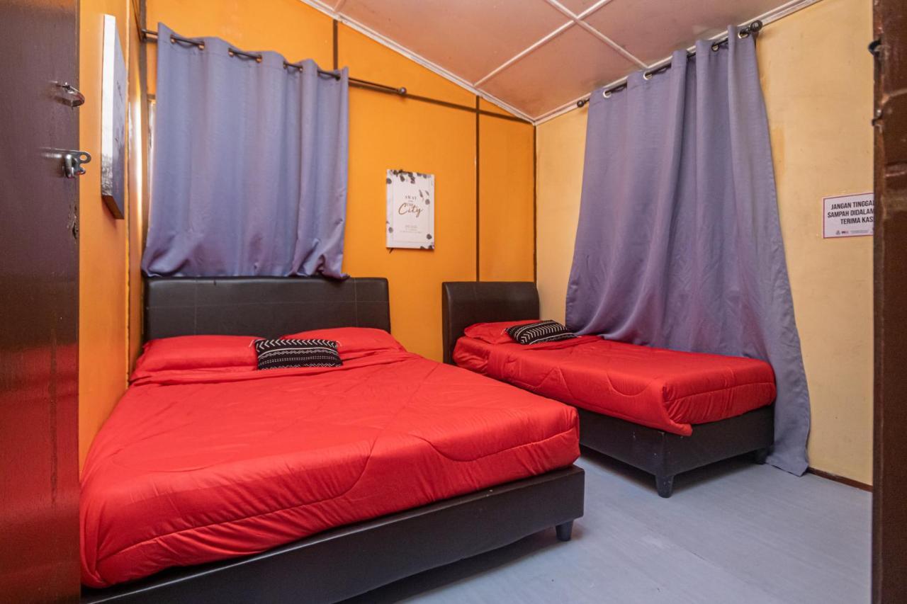 Aiza Homestay Opposite Abang Strawberry Taman Sedia Tanah Rata Exteriér fotografie
